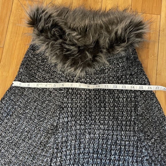 Roffe Accessories Faux fur Collar Sweater Poncho - Picture 10 of 12